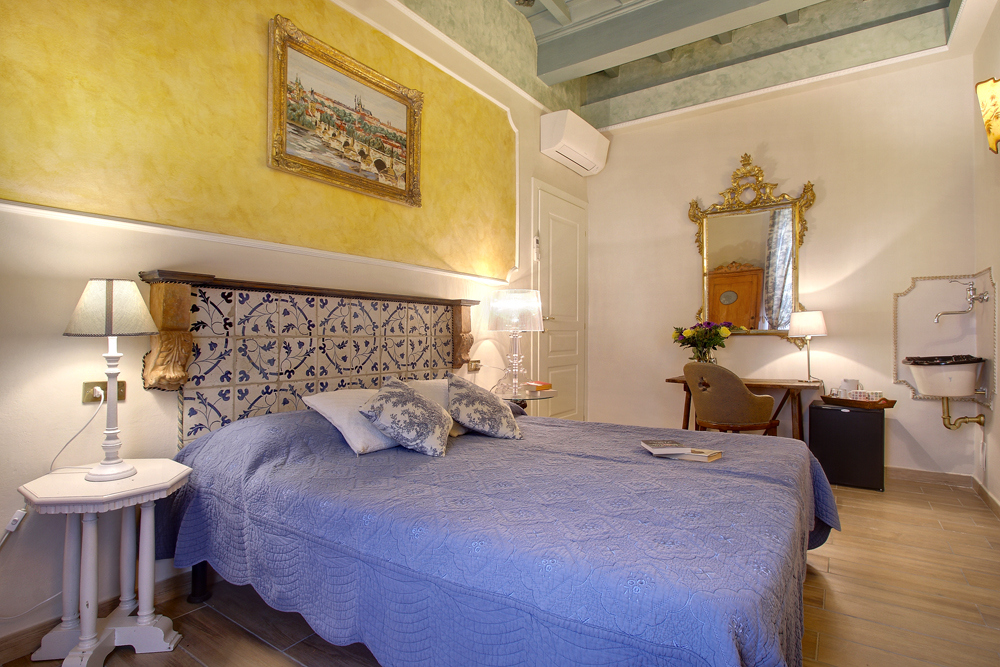 B&B Florence Center Accommodation | The Golden Suite